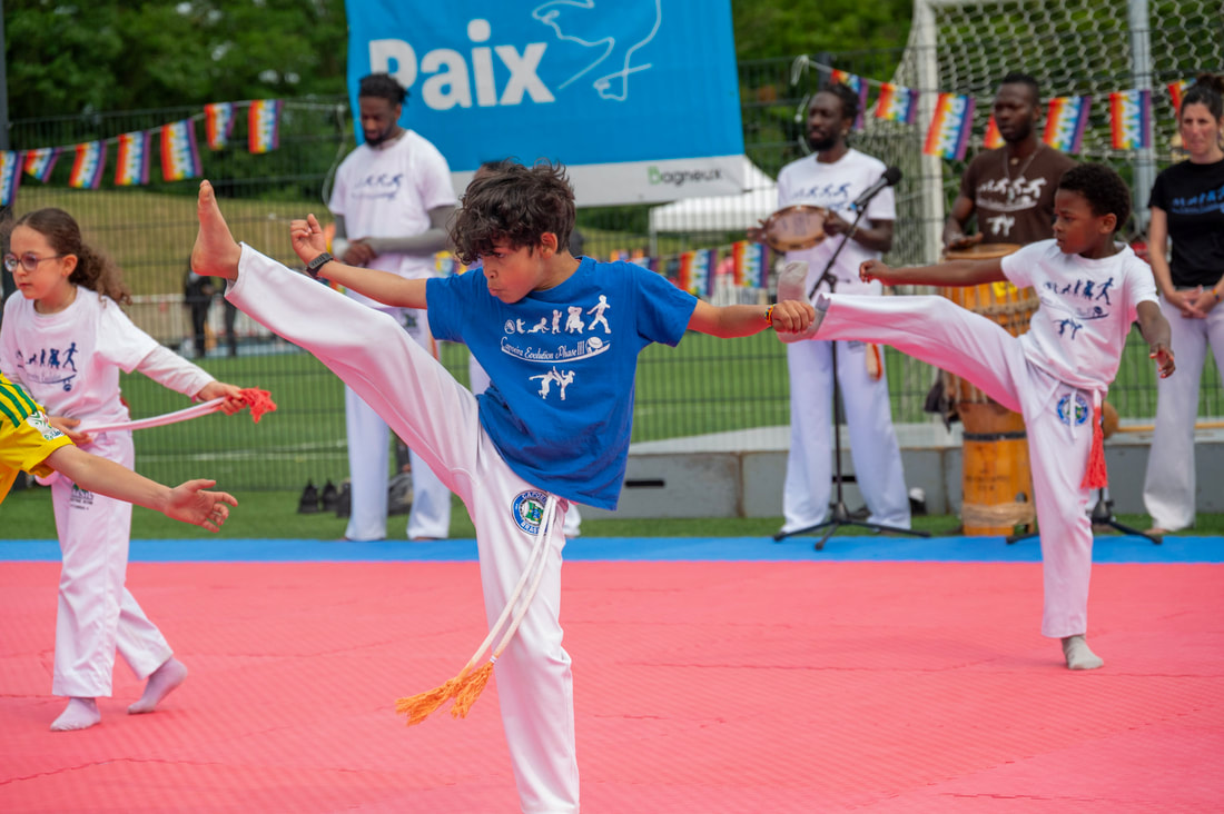 Démonstration de capoeira des enfants du club de Bagneux