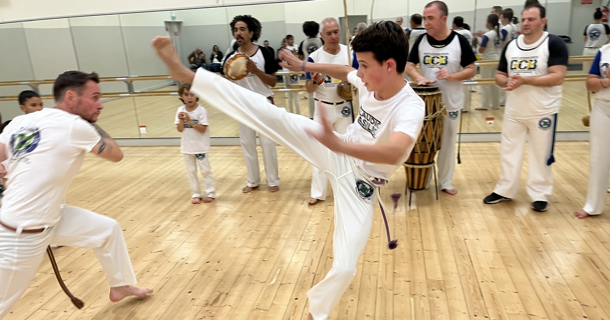 Adultes en cours de capoeira