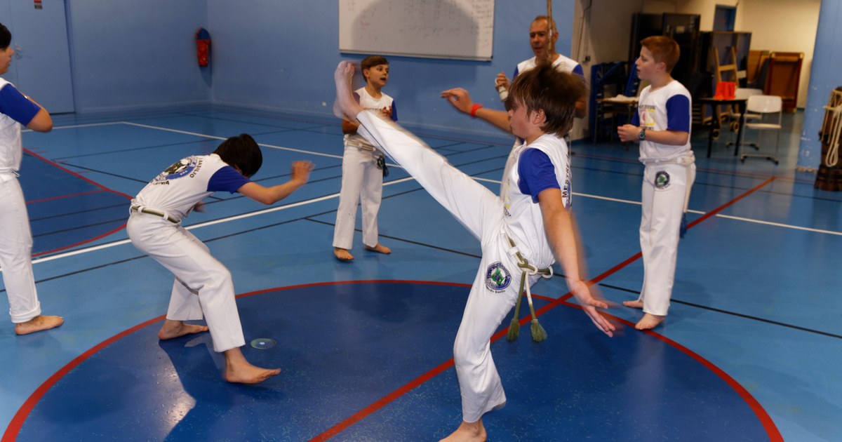 Groupe d’enfants en cours de capoeira